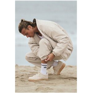 NWT Alo Yoga Recovery Sneakers in Clay Size W8/M6.5